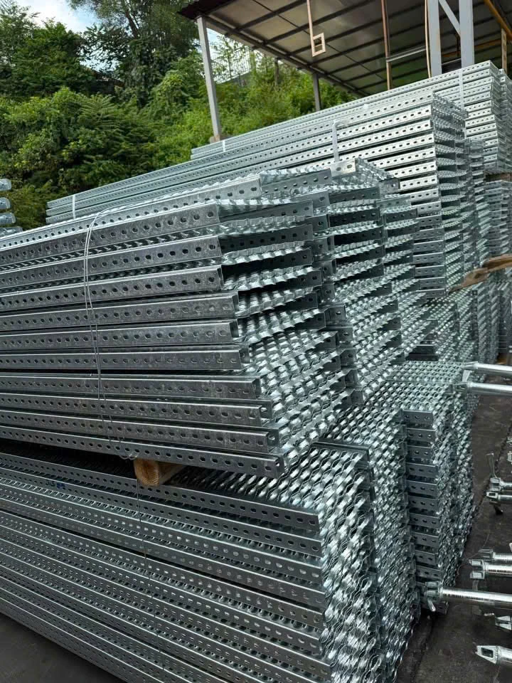 Chi tiết vật tư kim loại tại khu vực lưu kho