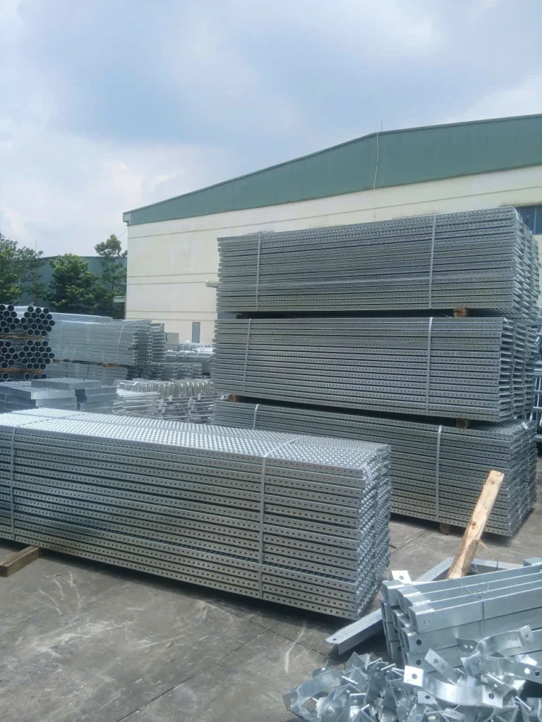 Vật tư HMN tại khu vực tập kết