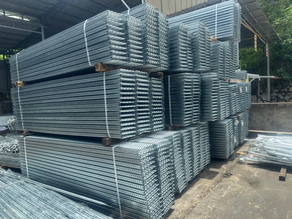 Các kiện sản phẩm kim loại tại HMN